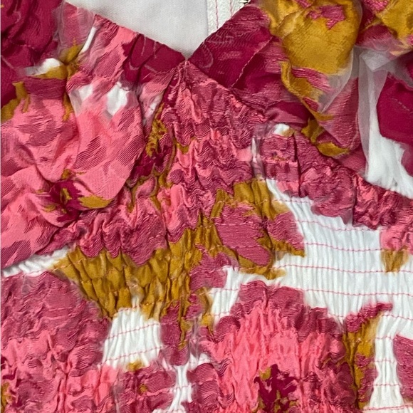 • Juliette Crop Top • Pink Brocade -• - Picture 5 of 9